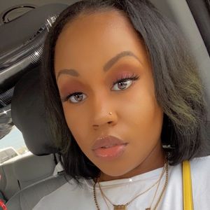 Meet your Posher, De’ja